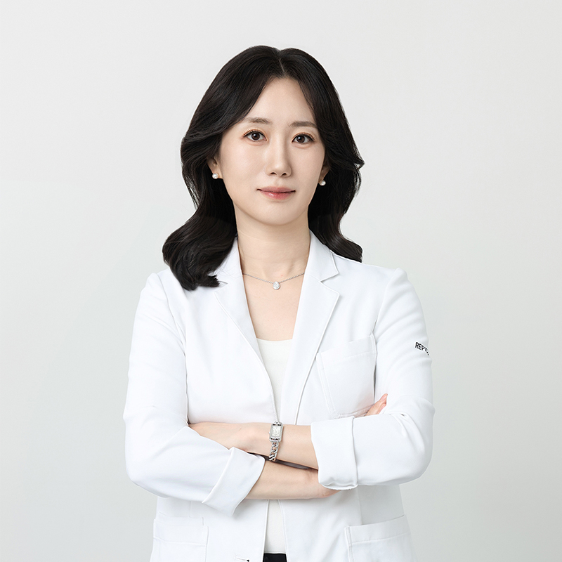 레픽 클리닉 강남점 원장 강미정 가정의학과 전문의 프로필 사진.